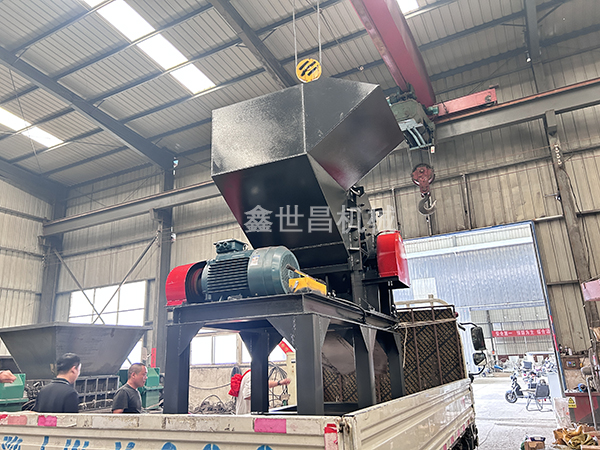 800型易拉罐破碎機發(fā)貨現(xiàn)場